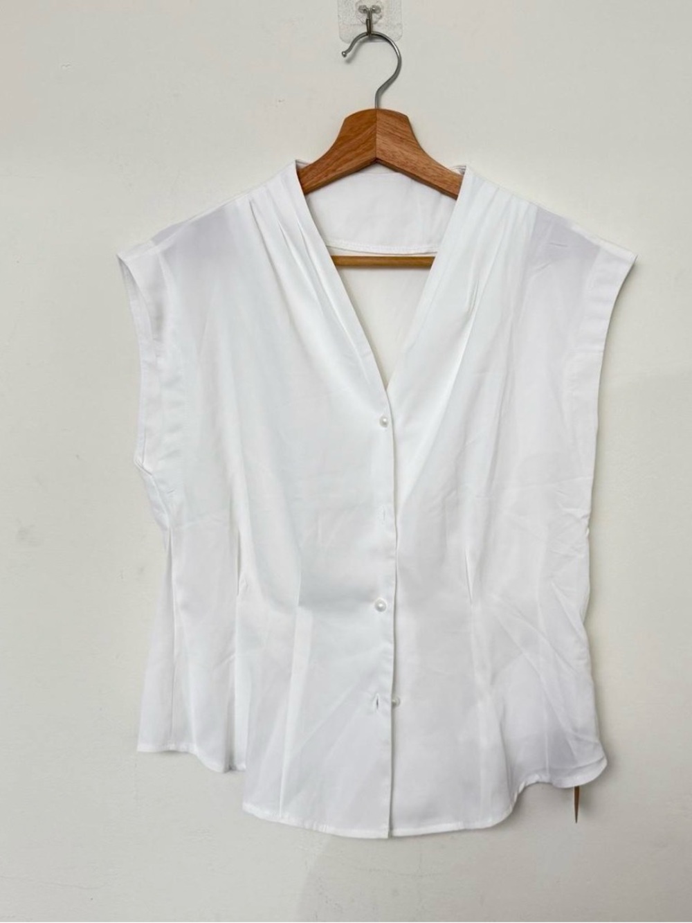 RIHOAS White V-Neck Button Front Cap Sleeve Blouse